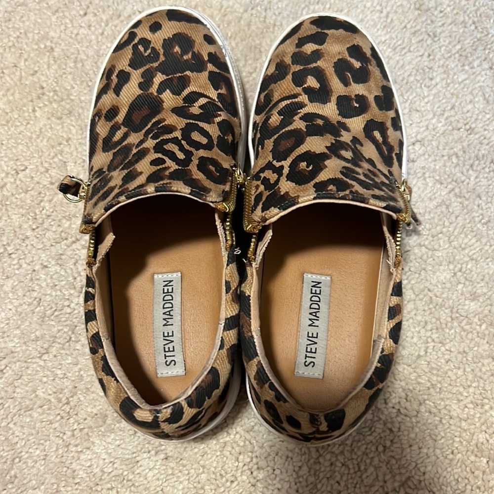 Steve Madden leopard tennis shoes like new. 5.5